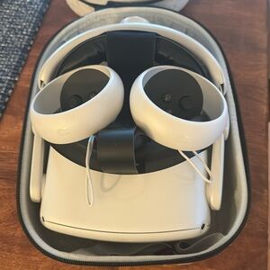 Meta Quest 2 standalone Vr headset with case and accessories